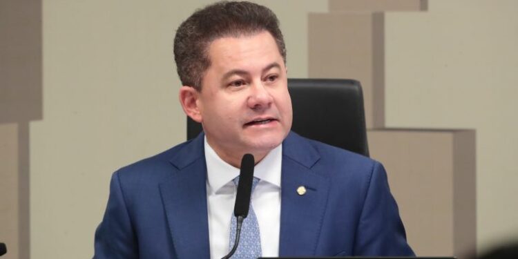 Projeto isenta entidades religiosas, sindicatos, partidos e escolas da taxa de licenciamento de veículos