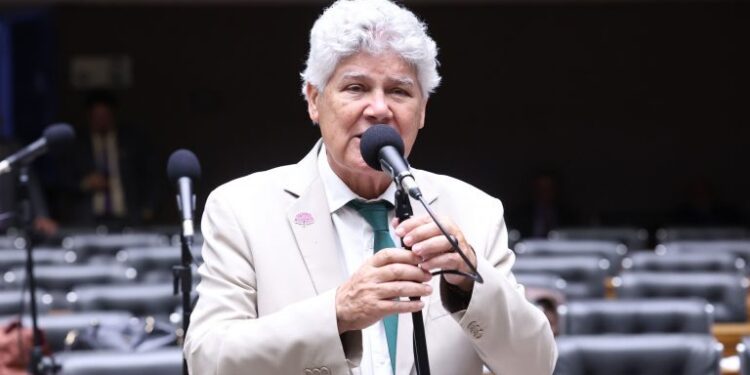 Projeto limita doações eleitorais de pessoas físicas a dez salários mínimos