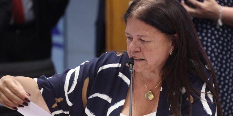 Projeto prevê apoio a parente que acolher criança afastada dos pais