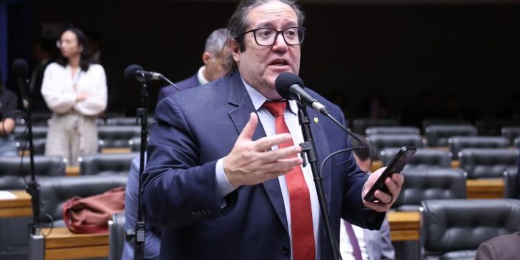 Projeto prevê que um terço da jornada de professores regidos pela CLT seja reservado para planejamento