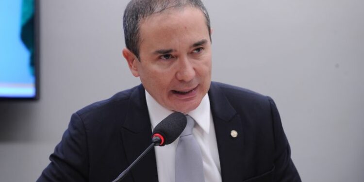 Projeto proíbe anúncios em planos pagos de streaming contratados sem publicidade
