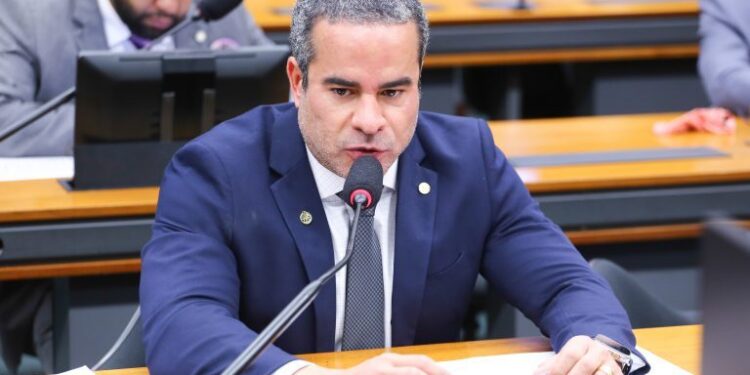 Projeto pune fraude por desconto indevido em folha de pagamento