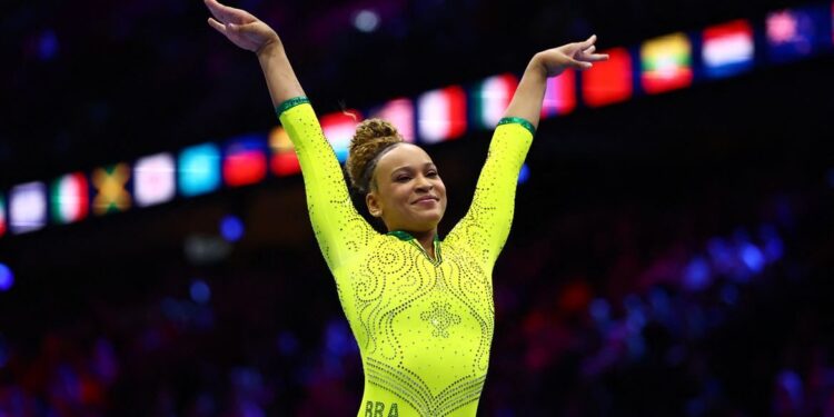 Rebeca, Flavinha e Lorrane avançam às finais do Mundial de Ginástica