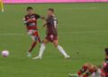 Samuel Xavier cobra arbitragem por não expulsão de Pulgar, do Flamengo, contra o Fluminense: 'Parece que todo mundo fica cagado'