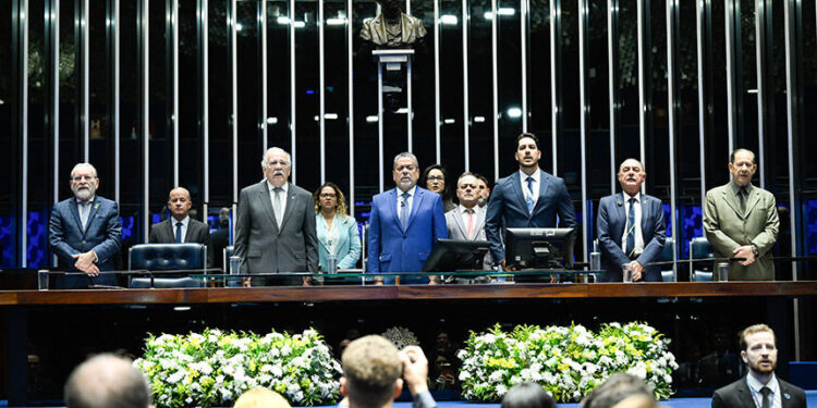 Senado celebra Dia do Médico com debate sobre a profissão