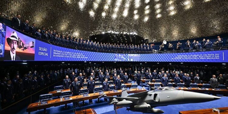 Senado faz homenagem ao primeiro voo do 14-Bis e ao Dia da Força Aérea Brasileira