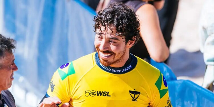 Surfe: Yago Dora, Ítalo Ferreira e Medina vão às quartas em Peniche