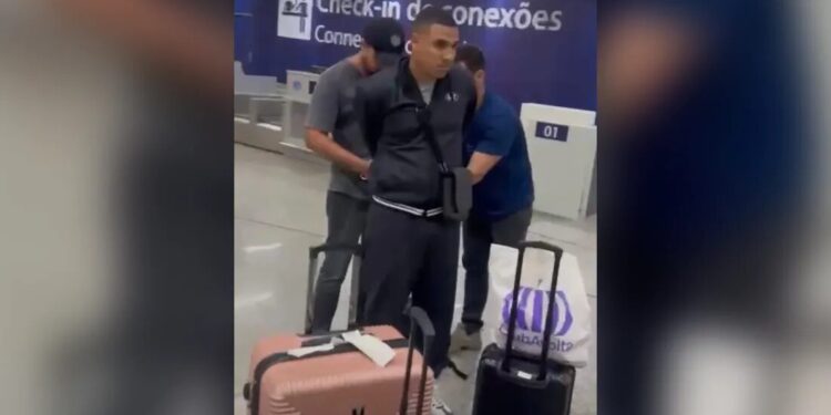 Suspeito é preso com 22 quilos de maconha que seriam entregues em comunidades no Rio