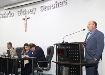 Suspensão de atendimento nos CEINFs motiva questionamentos de vereador