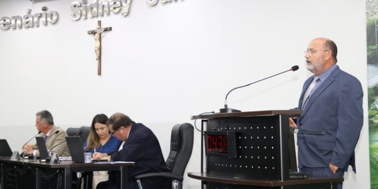 Suspensão de atendimento nos CEINFs motiva questionamentos de vereador