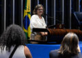 Teresa Leitão homenageia professores e defende recursos para educação
