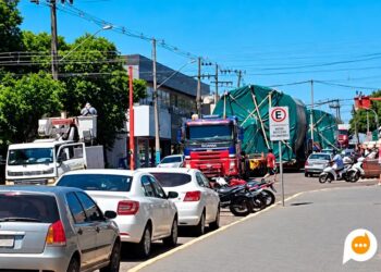 Transporte de carga pesada exige atenção redobrada entre Nova Londrina e Itaúna do Sul