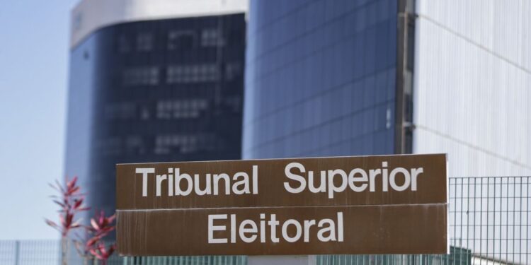 TSE barra anúncios de Lula acusando Flávio de ser contra escala 6x1