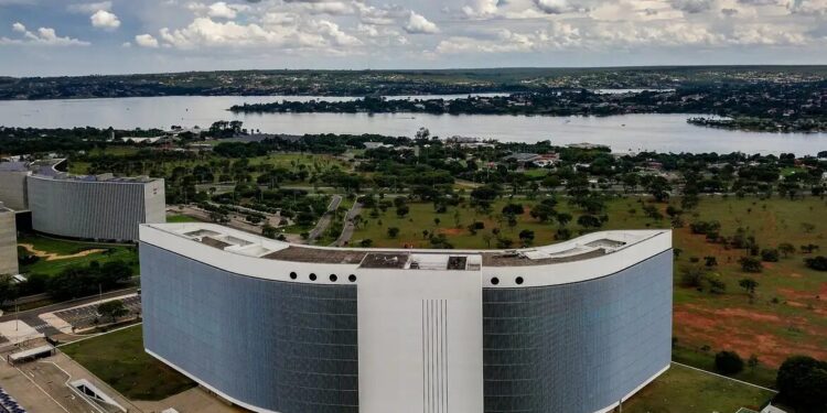 TSE determina isonomia após IA da Meta barrar imagens de Lula