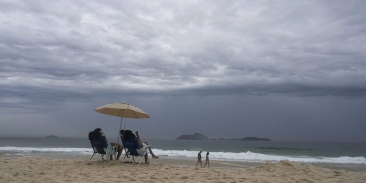 Vai dar praia no feriado? Veja a previsão do tempo para os próximos dias no Rio