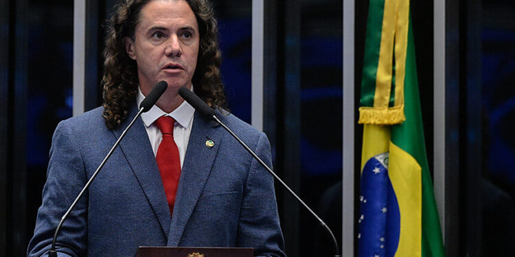 Veneziano cobra argumentos de senadores contrários ao fim da escala 6x1