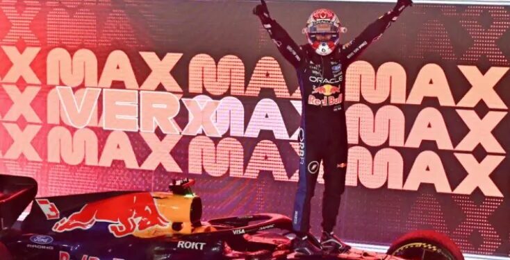 Verstappen vence pela primeira vez em Cingapura; Antonelli fica perto do título
