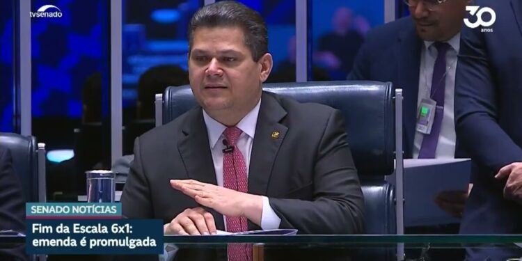 Vídeo: Fim da escala 6x1 é promulgado em sessão do Congresso Nacional