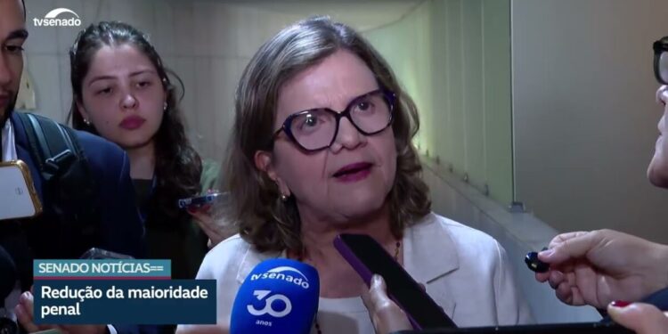 Vídeo: Maioridade penal: 'Vamos trabalhar tema de forma responsável', diz líder do governo