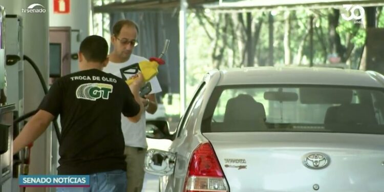 Vídeo: Medida provisória libera R$ 7,5 bilhões para reduzir impacto de reajustes nos combustíveis
