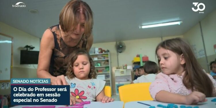 Vídeo: Senadores defendem valorização dos professores e melhores condições de trabalho