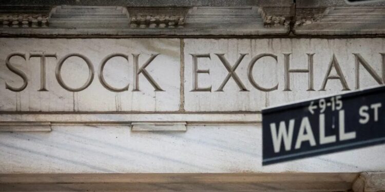 Wall Street tem ganhos semanais, com balanços e inflação prestes a serem divulgados